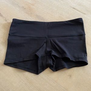 Lululemon black boogie shorts size 6